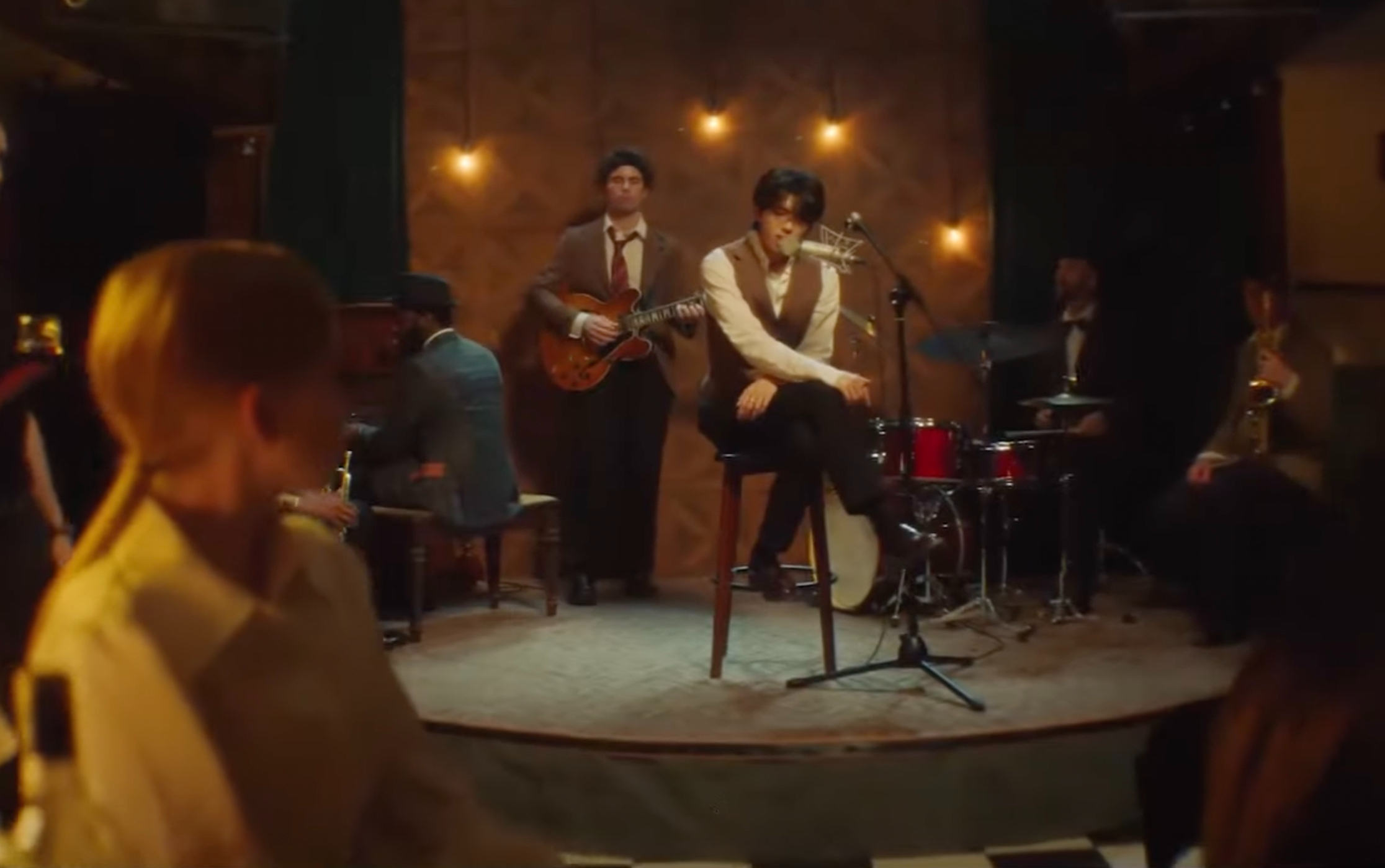 蔡徐坤 - 感受她 MV